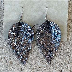 NWT! BOUTIQUE Vinyl Glitter Pewter Grey EaRRiNGs!